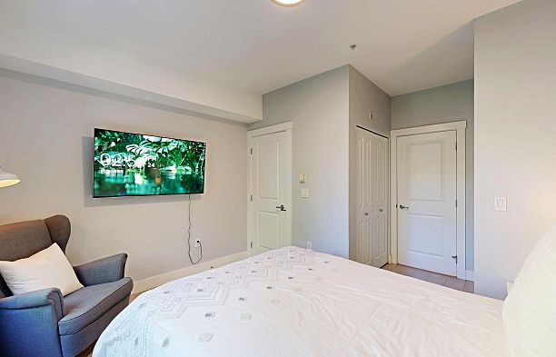 211 2083 W 33rd Avenue Quilchena