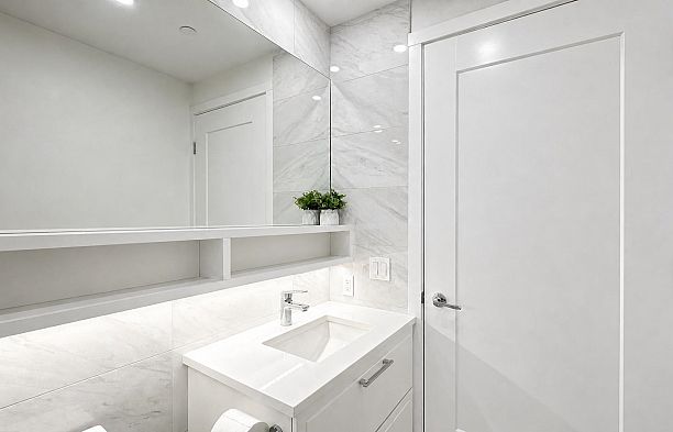 310 5693 Elizabeth Street Cambie