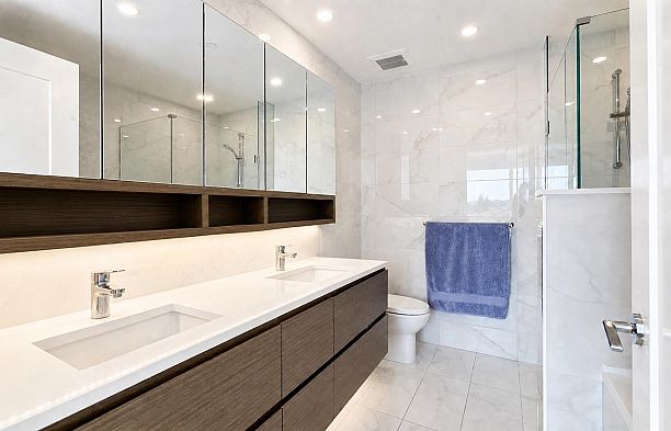 310 5693 Elizabeth Street Cambie