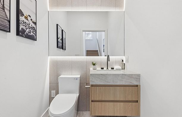 2 6040 Larch Street Kerrisdale