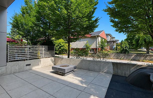310 5693 Elizabeth Street Cambie