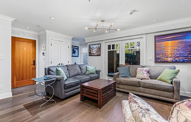 100 656 W 13th Avenue Fairview VW