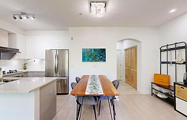 211 2083 W 33rd Avenue Quilchena