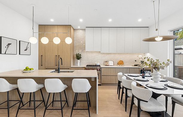 2 6040 Larch Street Kerrisdale