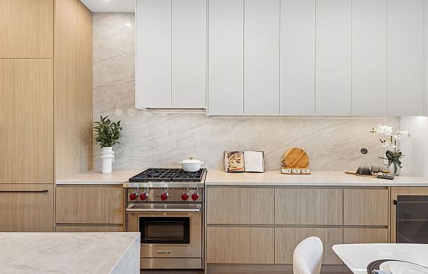 2 6040 Larch Street Kerrisdale