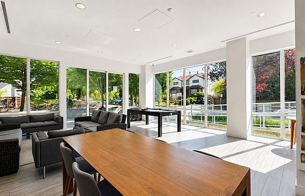 310 5693 Elizabeth Street Cambie