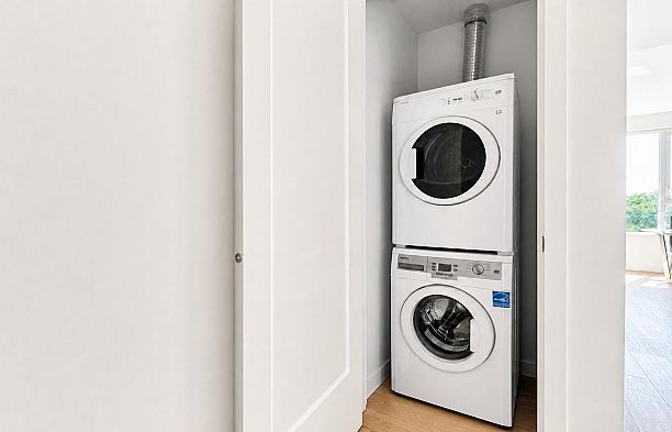 310 5693 Elizabeth Street Cambie