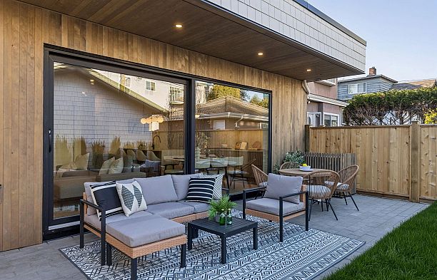 2 6040 Larch Street Kerrisdale
