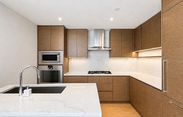 310 5693 Elizabeth Street Cambie
