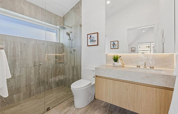 2 6040 Larch Street Kerrisdale