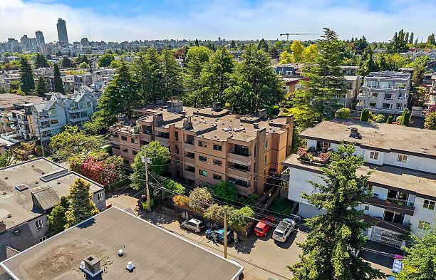 402 2211 W 2nd Avenue Kitsilano