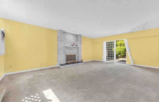 137 W Woodstock Avenue Cambie