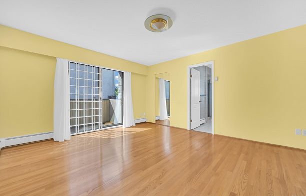 137 W Woodstock Avenue Cambie