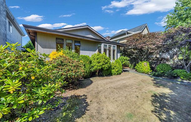 137 W Woodstock Avenue Cambie