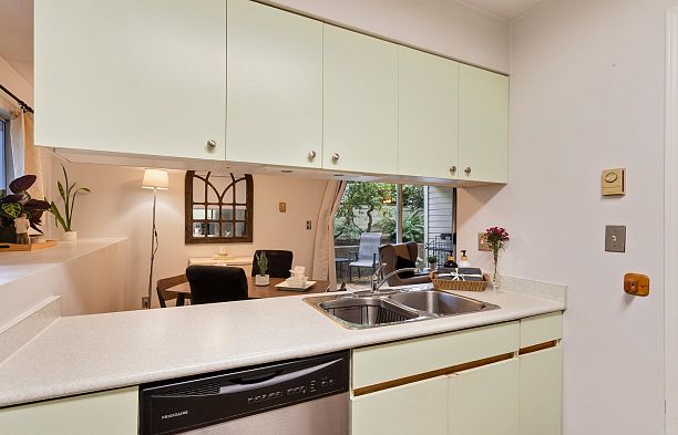 101 3270 W 4th Avenue Kitsilano