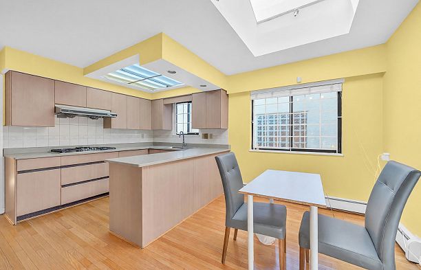 137 W Woodstock Avenue Cambie