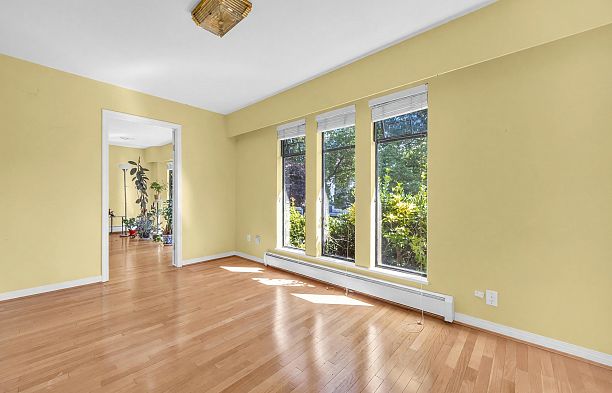 137 W Woodstock Avenue Cambie