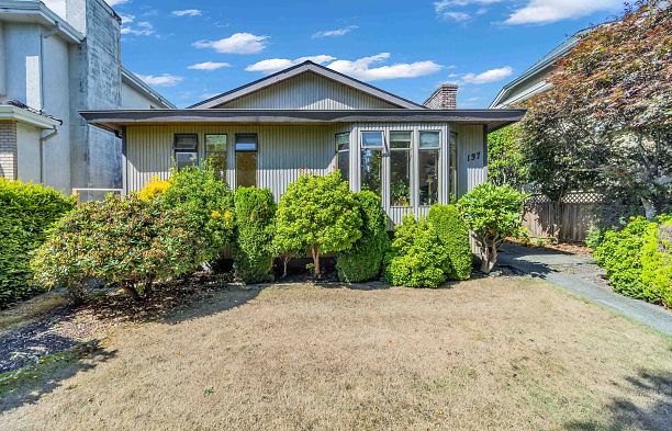 137 W Woodstock Avenue Cambie