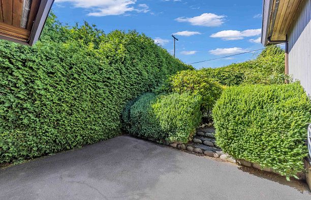 137 W Woodstock Avenue Cambie