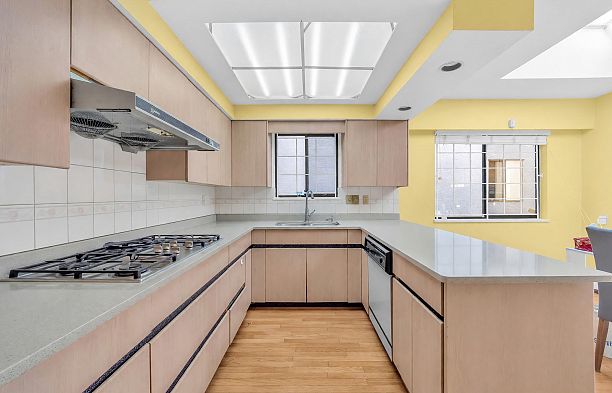 137 W Woodstock Avenue Cambie