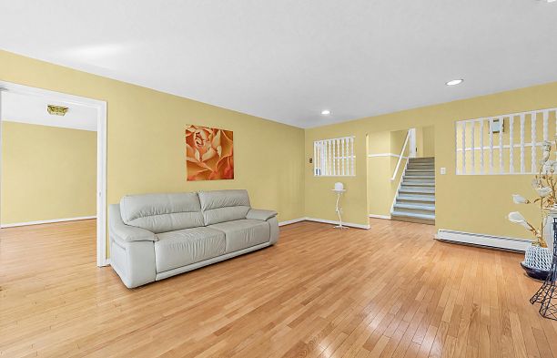 137 W Woodstock Avenue Cambie