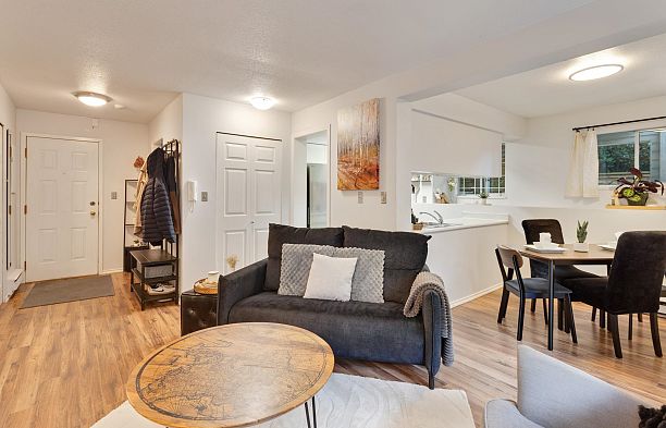 101 3270 W 4th Avenue Kitsilano