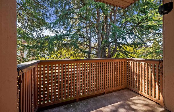 402 2211 W 2nd Avenue Kitsilano