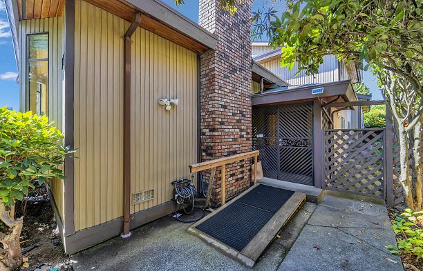 137 W Woodstock Avenue Cambie
