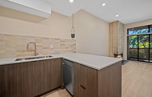 402 2211 W 2nd Avenue Kitsilano