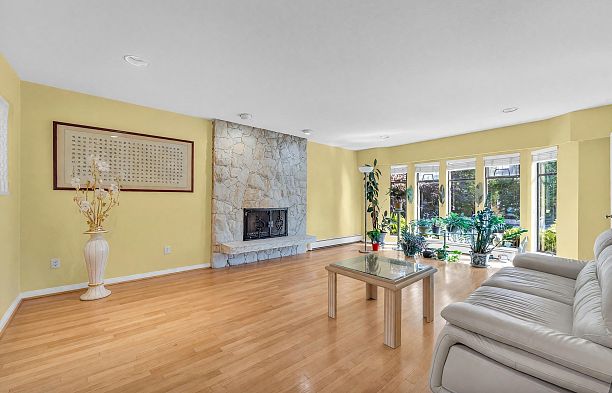 137 W Woodstock Avenue Cambie