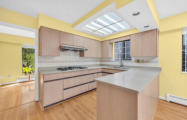 137 W Woodstock Avenue Cambie