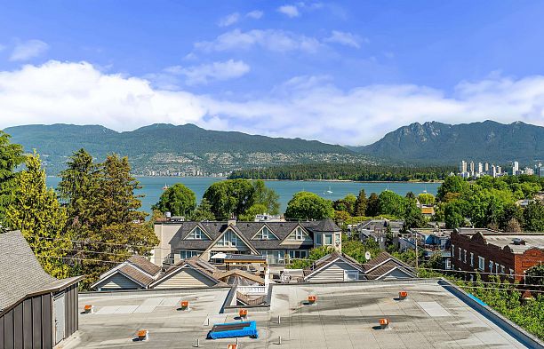 402 2211 W 2nd Avenue Kitsilano