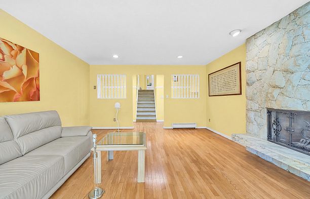 137 W Woodstock Avenue Cambie
