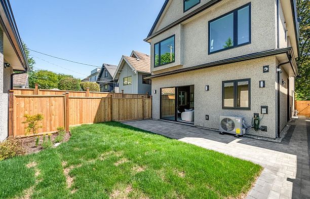 2 3771 W King Edward Avenue Dunbar