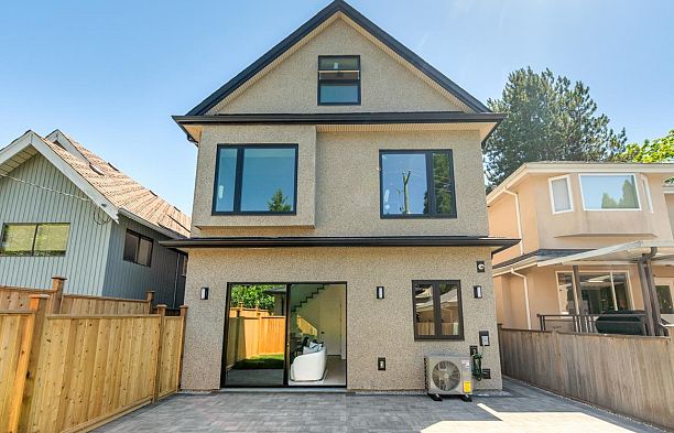 2 3771 W King Edward Avenue Dunbar