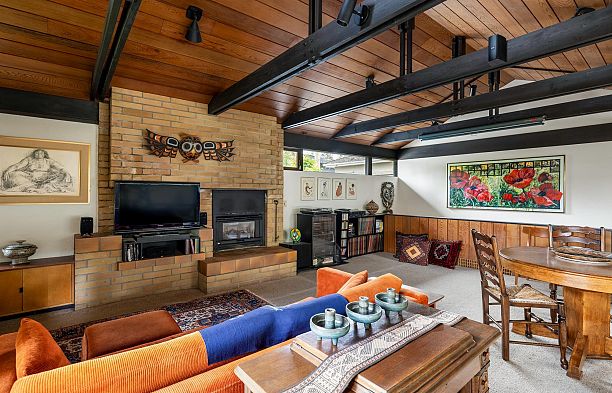 6821 Laurel Street South Cambie