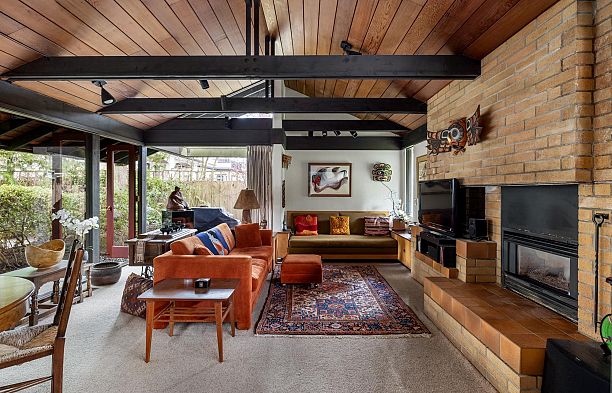 6821 Laurel Street South Cambie
