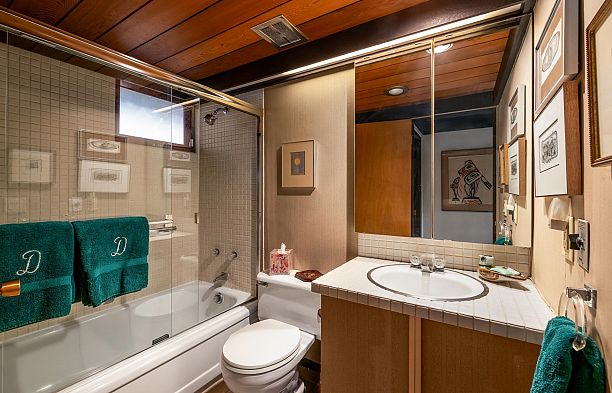 6821 Laurel Street South Cambie