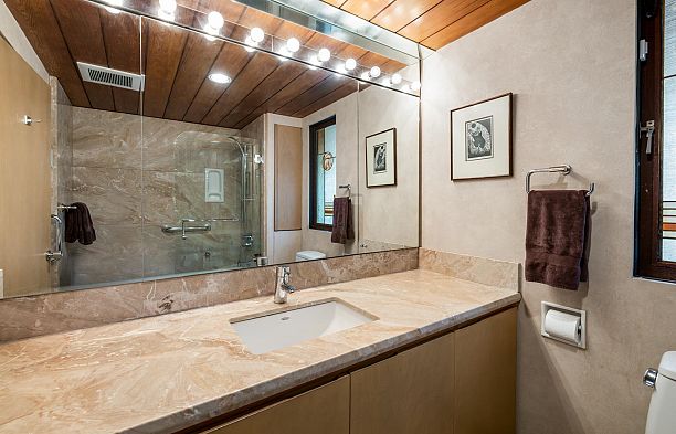 6821 Laurel Street South Cambie