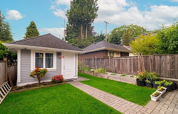3288 W 32nd Avenue MacKenzie Heights