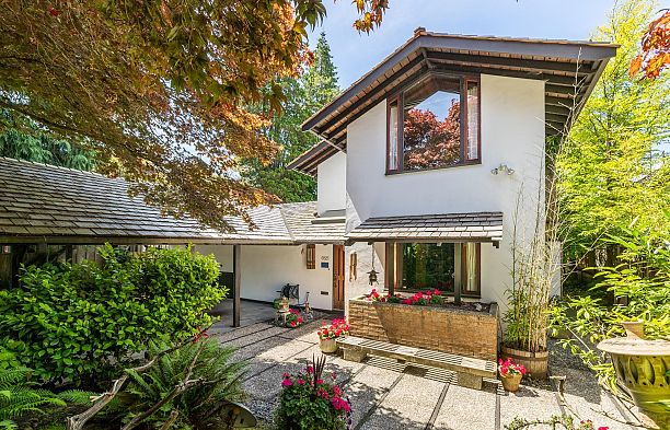 6821 Laurel Street South Cambie