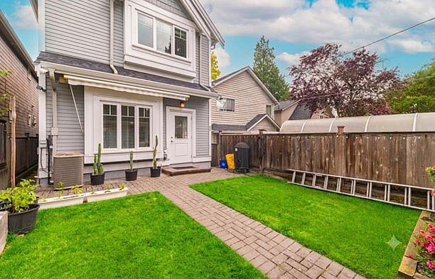 3288 W 32nd Avenue MacKenzie Heights