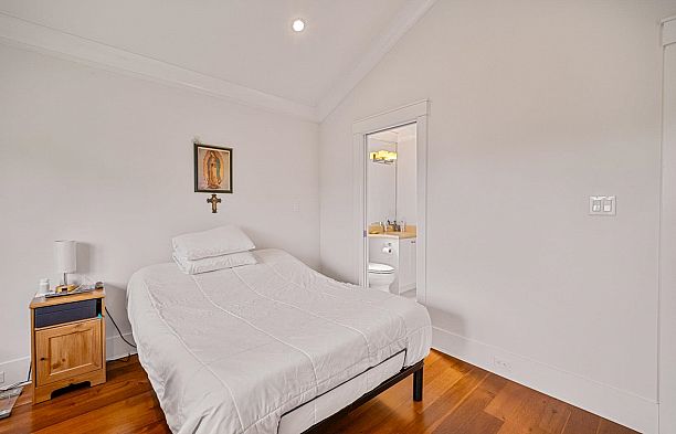 3288 W 32nd Avenue MacKenzie Heights