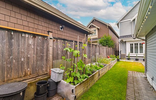 3288 W 32nd Avenue MacKenzie Heights