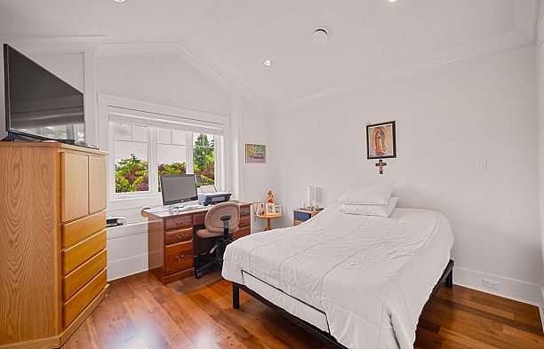 3288 W 32nd Avenue MacKenzie Heights