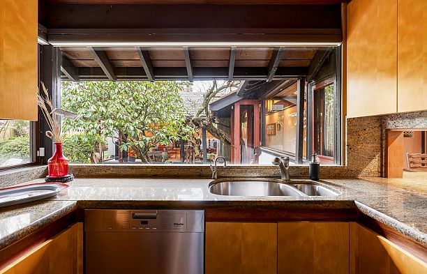 6821 Laurel Street South Cambie