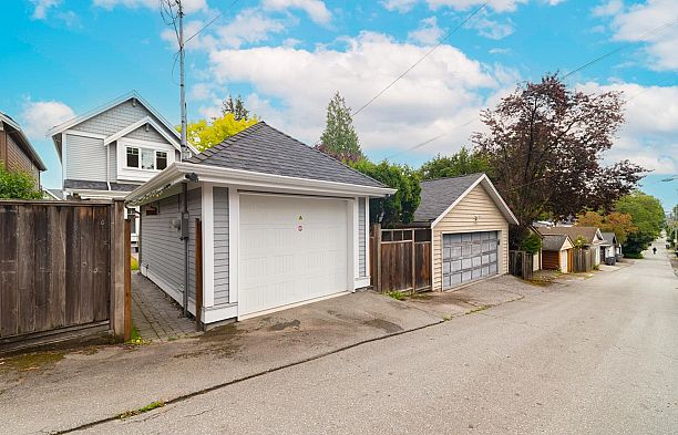 3288 W 32nd Avenue MacKenzie Heights