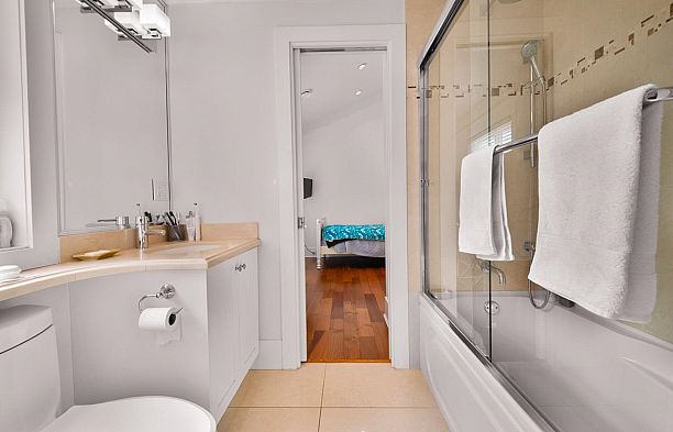 3288 W 32nd Avenue MacKenzie Heights