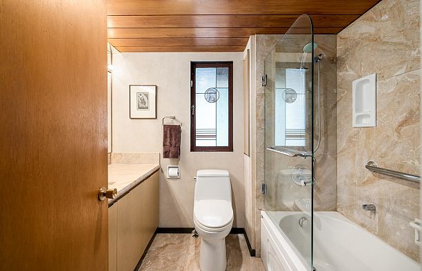 6821 Laurel Street South Cambie