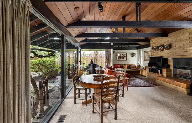 6821 Laurel Street South Cambie